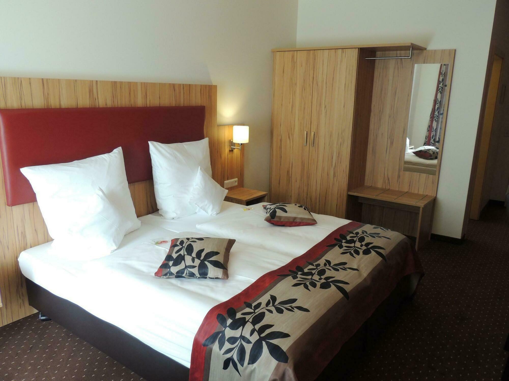 Sutter'S Landhaus Hotel Gensingen Esterno foto